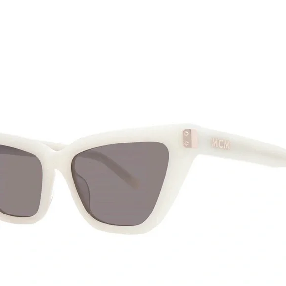 🤍 MCM Shiny White Butterfly Sunglasses – NWT includes crossbody bag - Picture 3 of 8